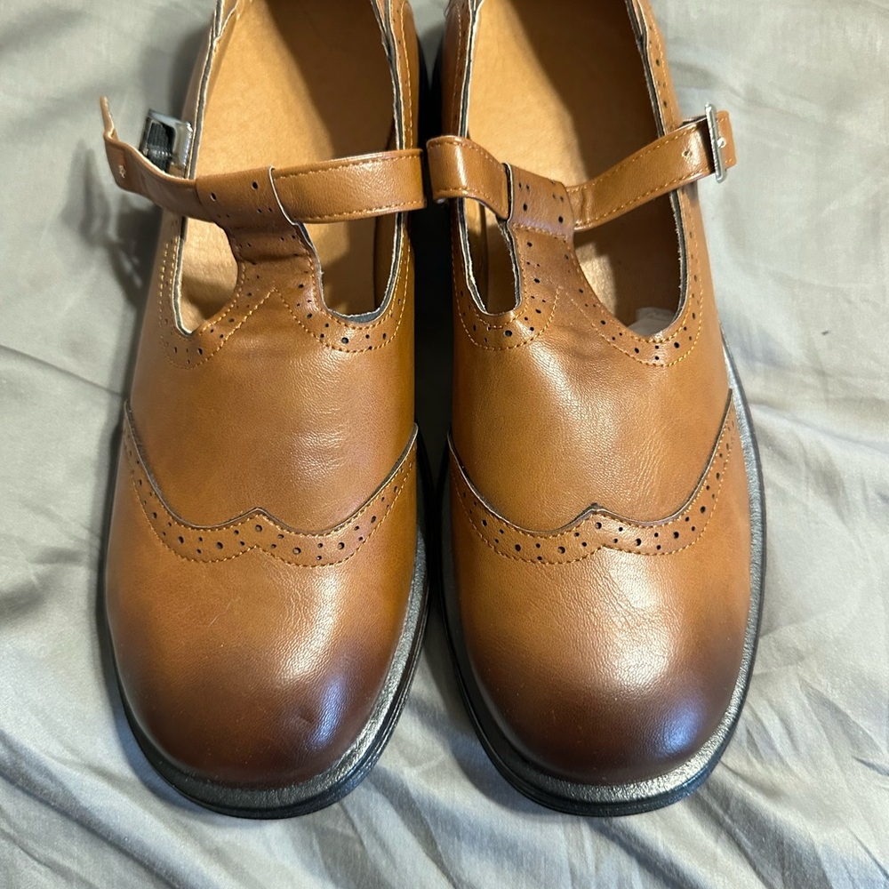 Classic Tan women’s Brogue Mary Jane Shoes